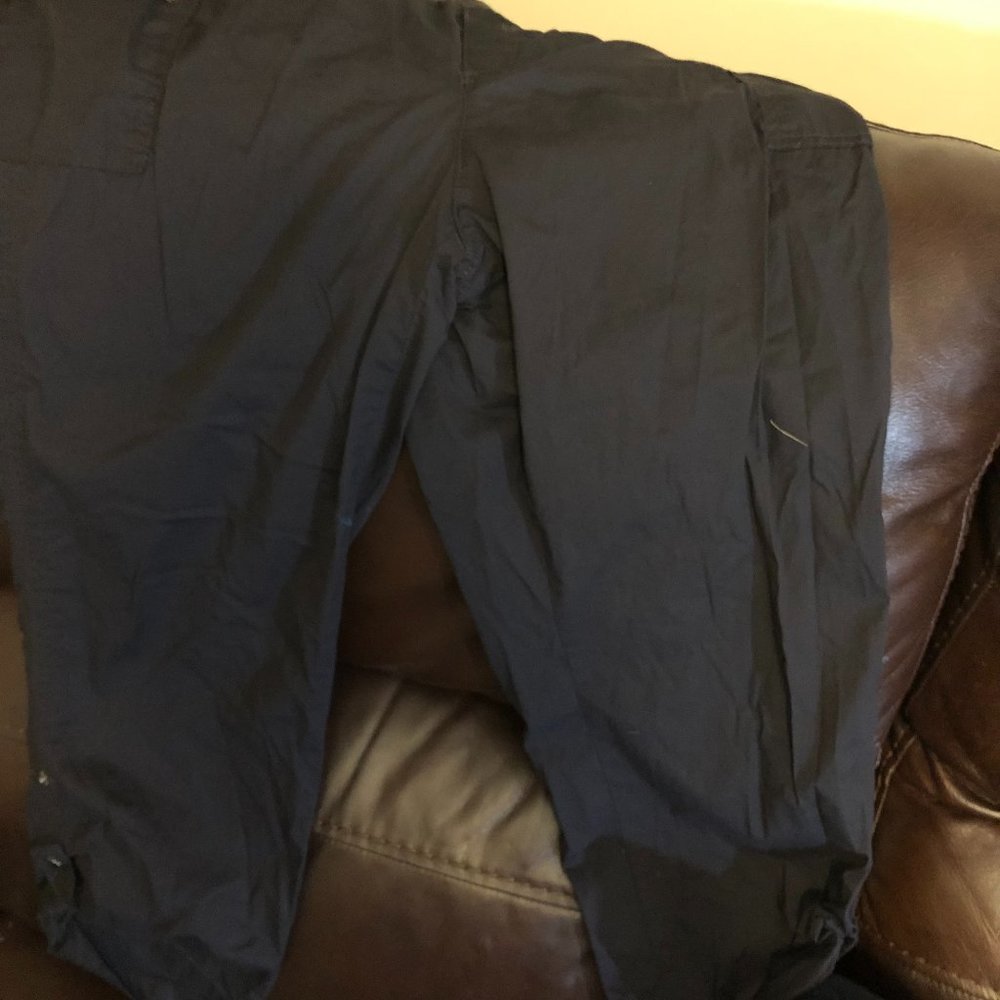 Women's Lord and Taylor XL black capris (cargo)